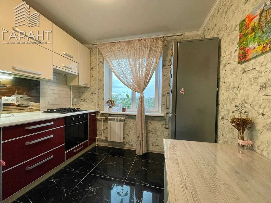 Продам 2-х кімнатну квартиру з ремонтом. Пр-кт М. Лушпи.
