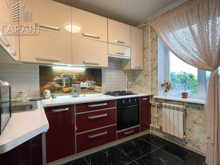 Продам 2-х кімнатну квартиру з ремонтом. Пр-кт М. Лушпи.