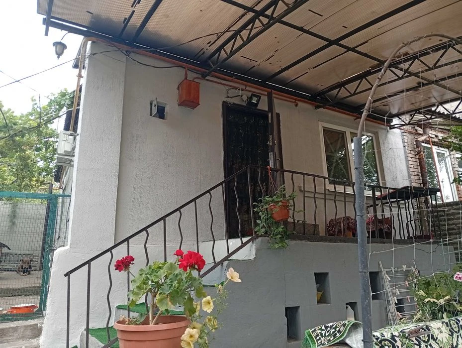 Center!! District Vernadskogo Pl. Semi-detached house + residential summer kitchen in