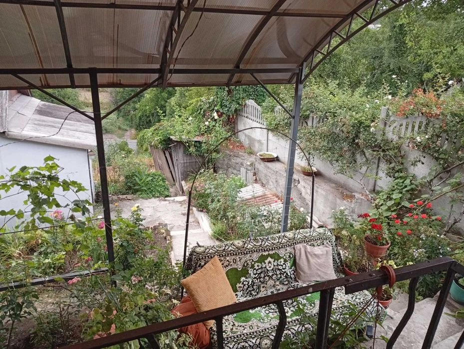 Center!! District Vernadskogo Pl. Semi-detached house + residential summer kitchen in