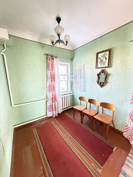 Цегляний будинок з гаражем