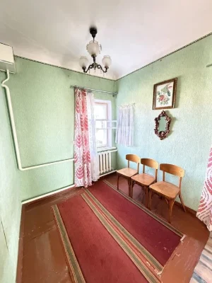 Цегляний будинок з гаражем