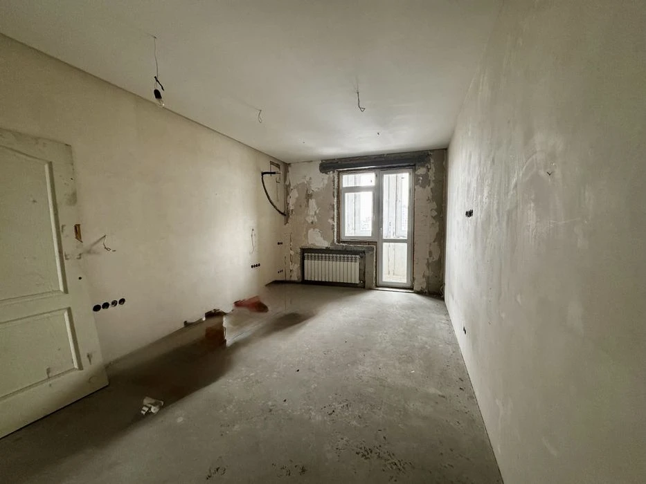 Продам велику 2-кімнатну квартиру в центрі міста