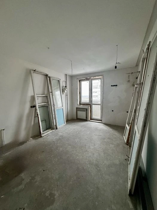 Продам велику 2-кімнатну квартиру в центрі міста