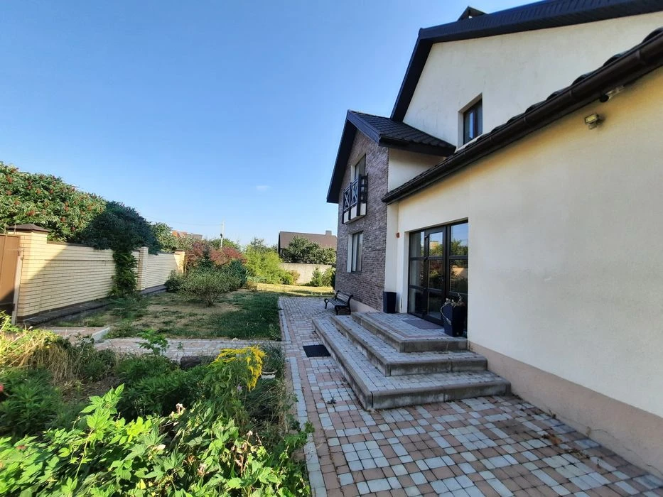 Продам сучасний і якісний  будинок