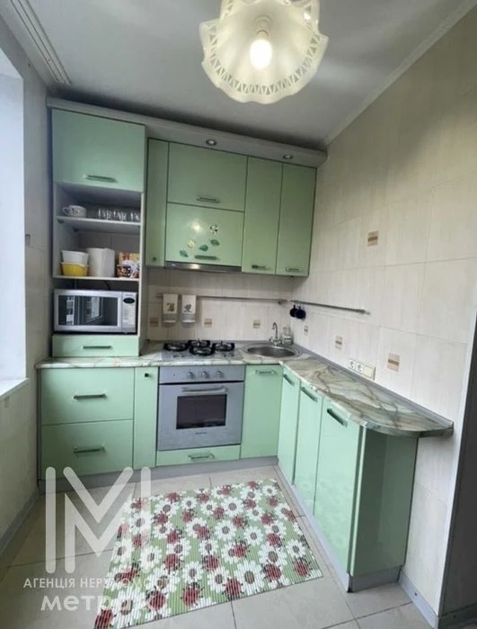Selling a 3-room apartment dedicated to the Heroes of Labor, Saltovsko metro station.