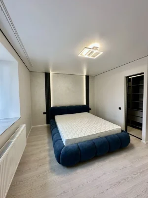 Продається 3км квартира, вул. Яреми, цегляний будинок