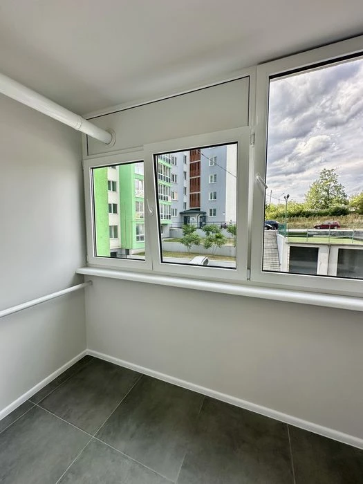 Продається 3км квартира, вул. Яреми, цегляний будинок