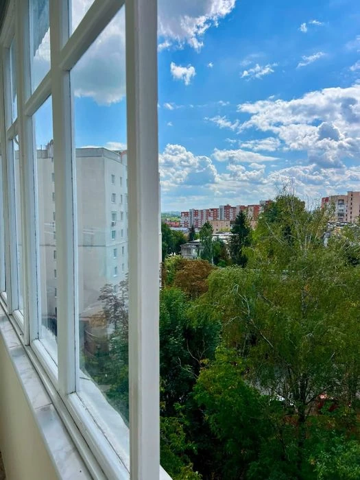 Продається 2 кімнатна квартира у відмінній локаціі на Дружбі