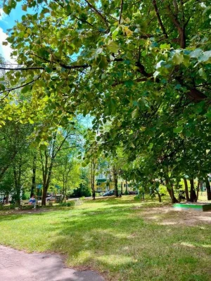 Продається 2 кімнатна квартира у відмінній локаціі на Дружбі