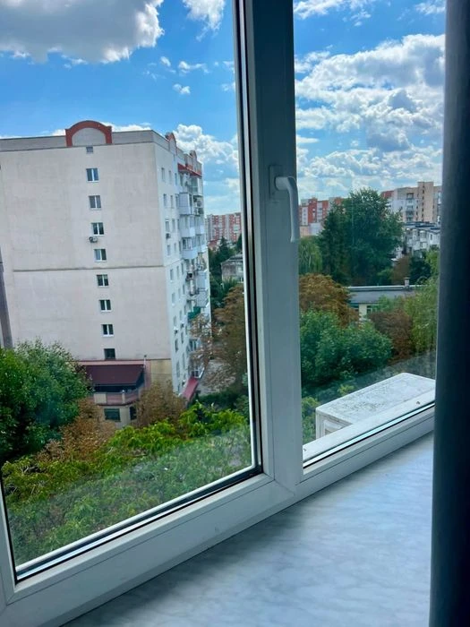 Продається 2 кімнатна квартира у відмінній локаціі на Дружбі