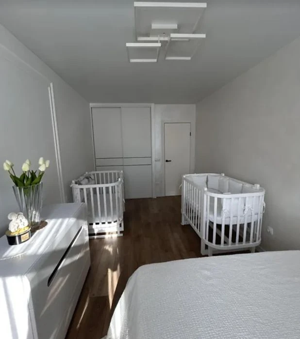 Продаж 1к квартири 52 кв. м на вул. Київська
