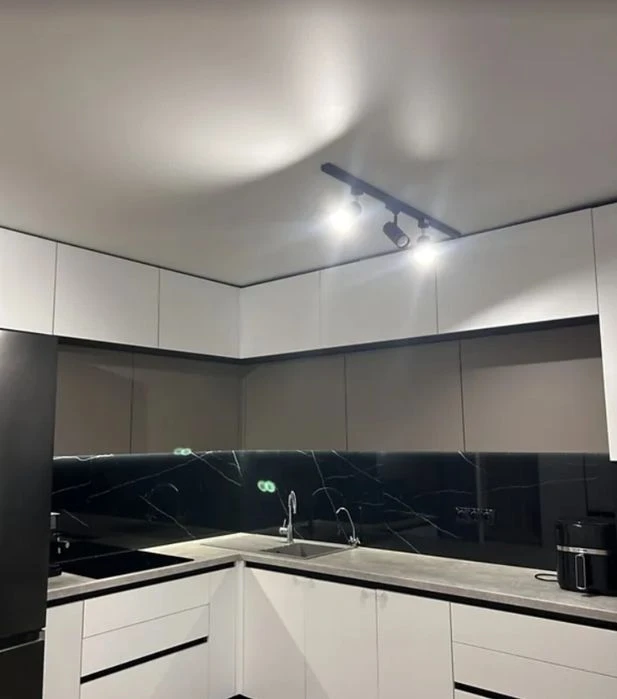 Продаж 1к квартири 52 кв. м на вул. Київська