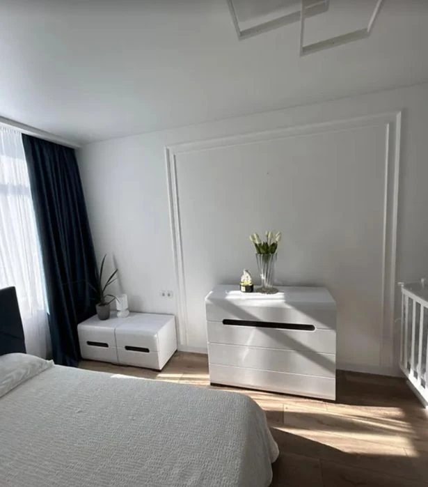 Продаж 1к квартири 52 кв. м на вул. Київська
