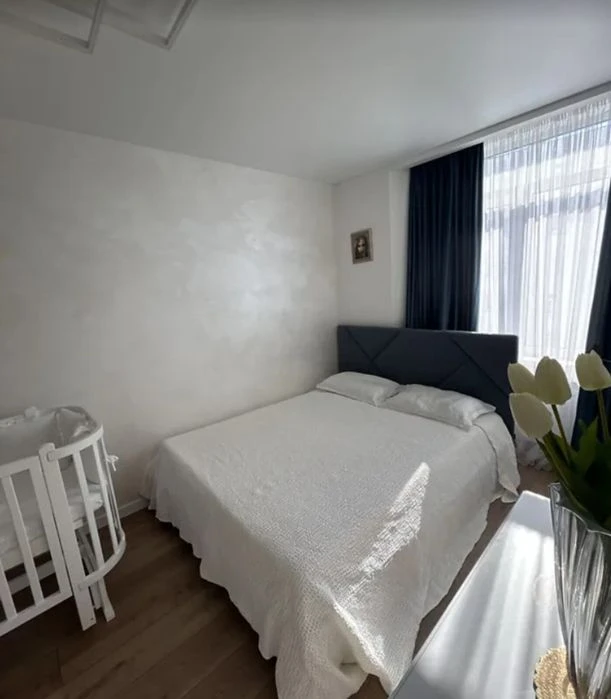 Продаж 1к квартири 52 кв. м на вул. Київська