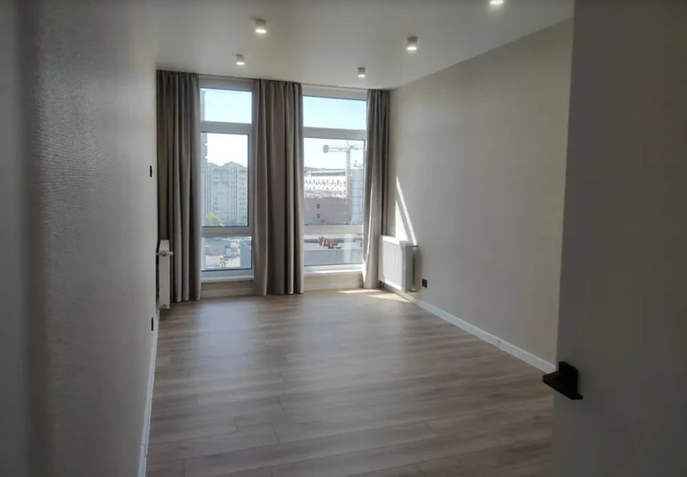 Продаж 3к квартири 101 кв. м на вул. Торговиця