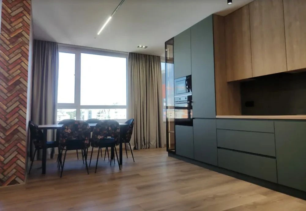 Продаж 3к квартири 101 кв. м на вул. Торговиця