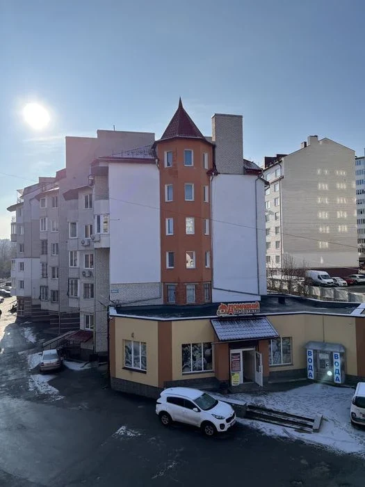 Продаю дворівневу сиру квартиру.