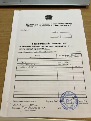 Продаю дворівневу сиру квартиру.