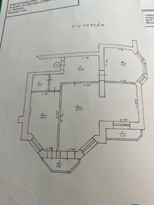 Продаю дворівневу сиру квартиру.