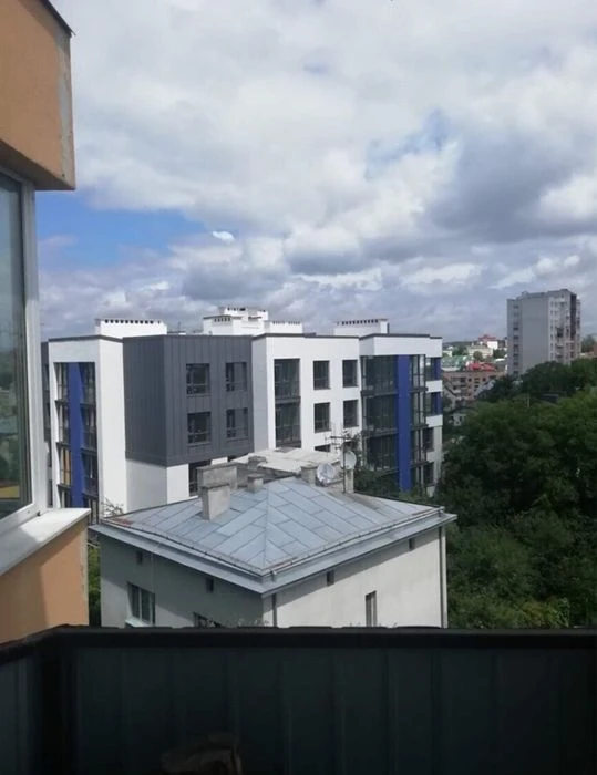 Продаж дворівневої 3 кім на вул. Лисенка з незавершеним ремо