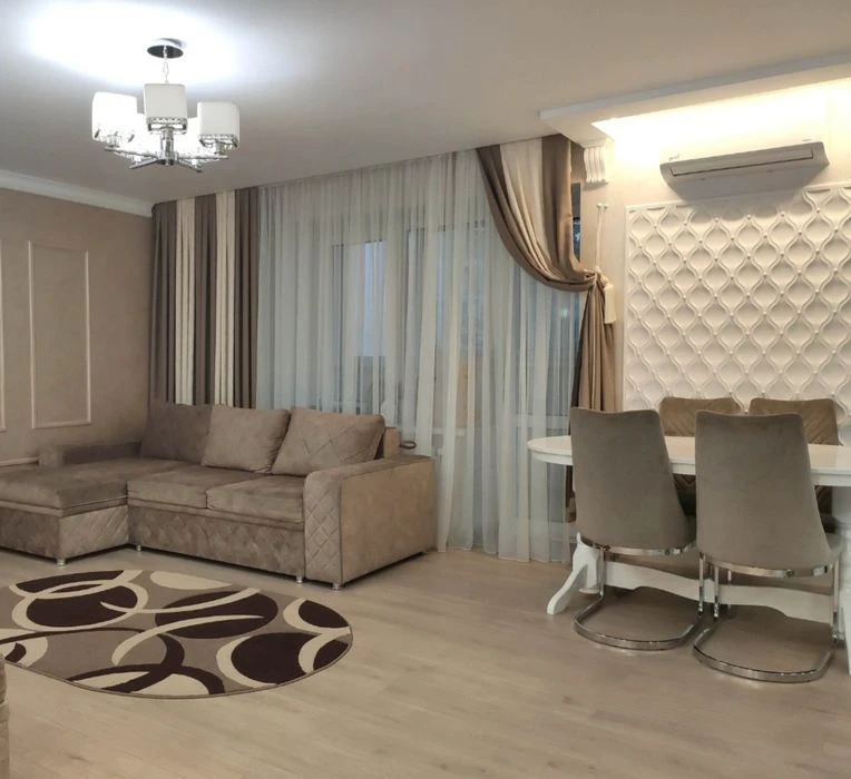 ТЕРМІНОВО! Продається простора квартира 86 м.кв. по вул. Дов