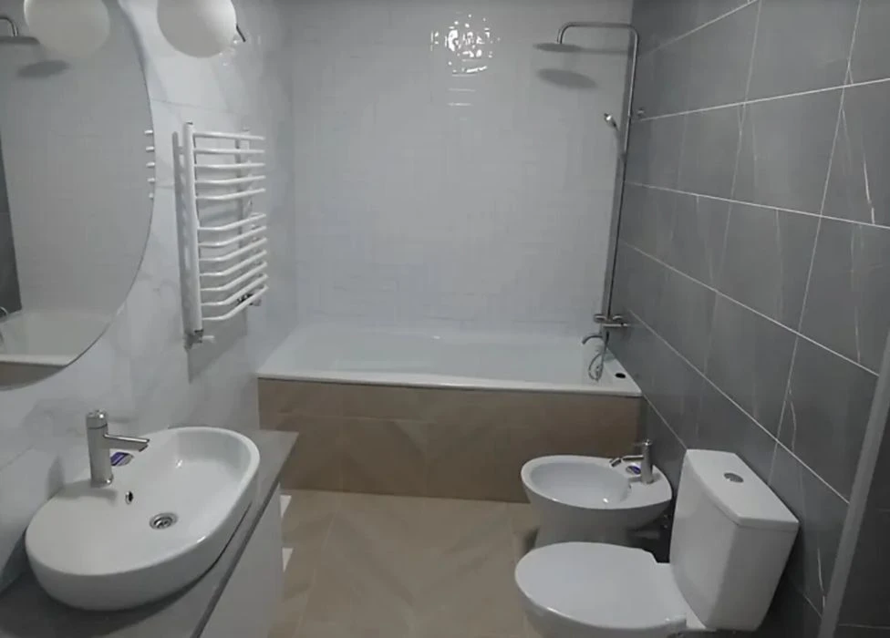 Продається простора 2 кім квартира 70м.кв по вул. Сахарова