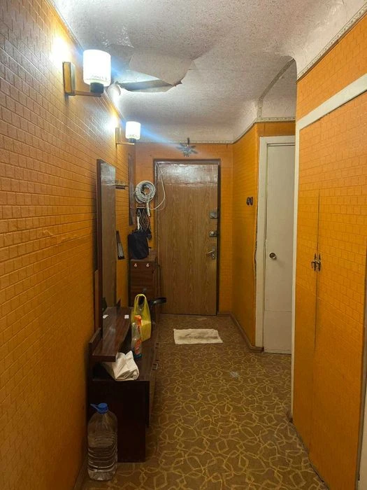 Selling a 3-bedroom apartment in New Buildings.
