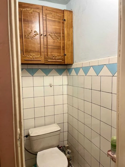 Selling a 3-bedroom apartment in New Buildings.