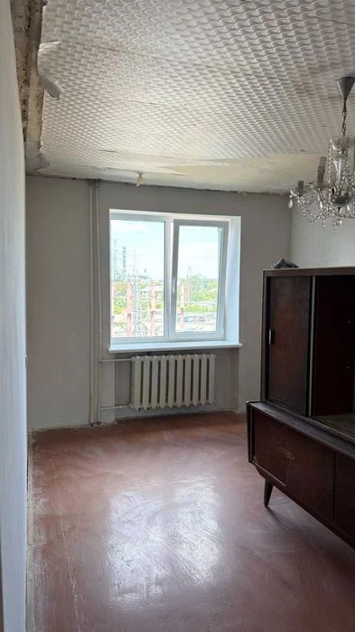 Selling a 3-bedroom apartment in New Buildings.
