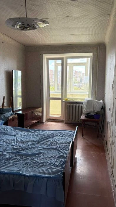 Selling a 3-bedroom apartment in New Buildings.