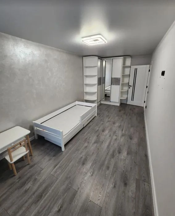 Продаж 3к квартири 85 кв. м на просп. Злуки