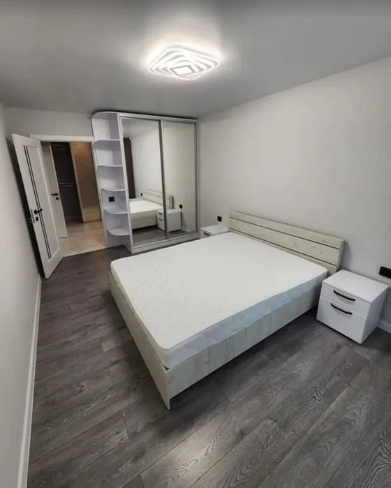 Продаж 3к квартири 85 кв. м на просп. Злуки