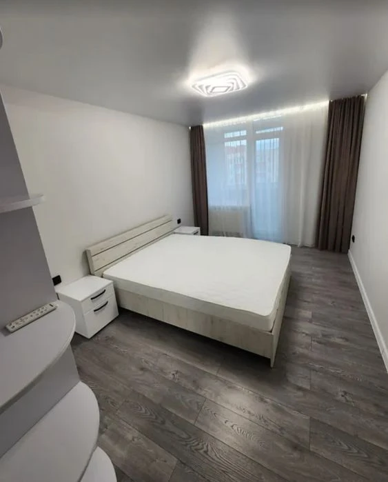 Продаж 3к квартири 85 кв. м на просп. Злуки