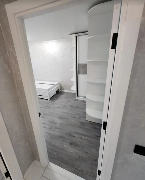 Продаж 3к квартири 85 кв. м на просп. Злуки