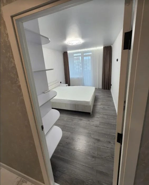 Продаж 3к квартири 85 кв. м на просп. Злуки
