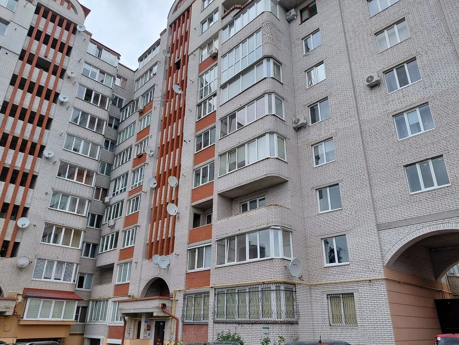 Продаж 4к квартири 115 кв. м на вул. Євгена Коновальця