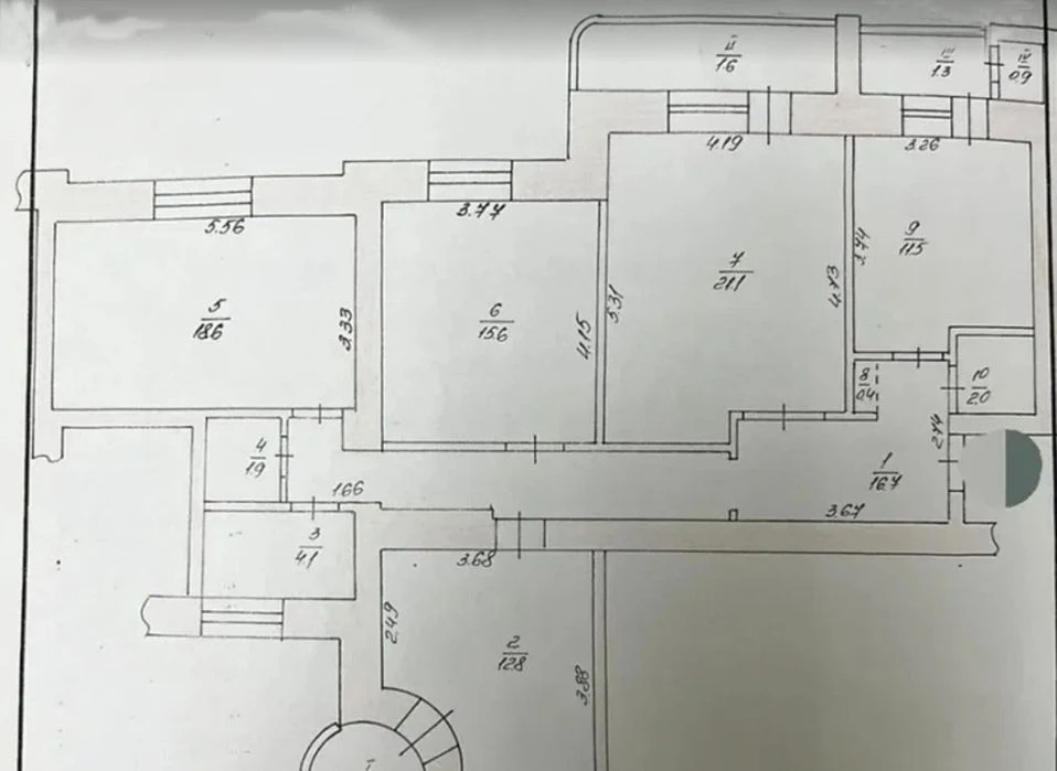 Продаж 4к квартири 115 кв. м на вул. Євгена Коновальця