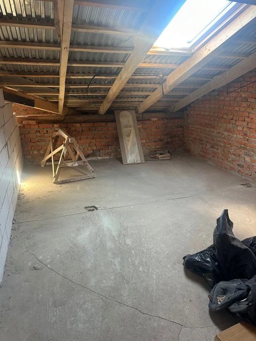 Продам квартиру коло Подолян