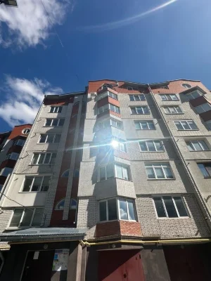 Продам квартиру коло Подолян