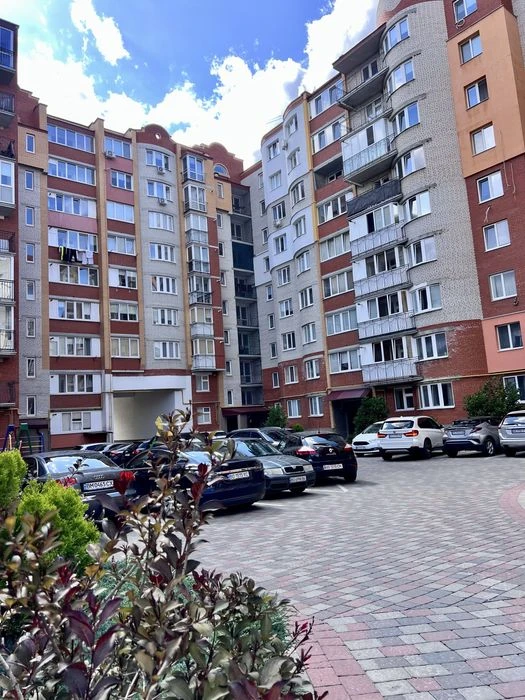 Продається 3 кімнатна квартира вул. Коцюбинського