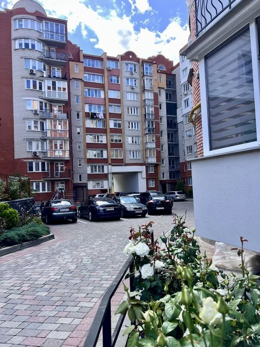 Продається 3 кімнатна квартира вул. Коцюбинського