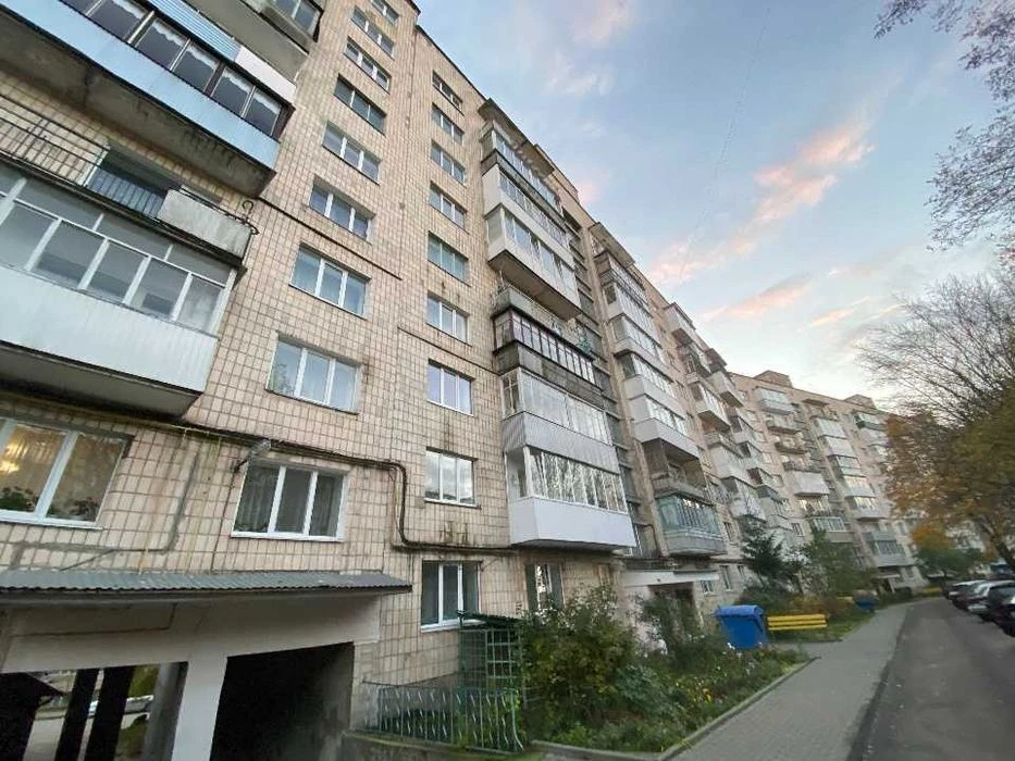 Продаж 1/4 частки трикімнатної квартири