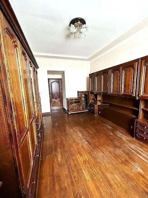 Продаж 5к квартири 300 кв. м на вул. Антоновича 9 • ID 34686