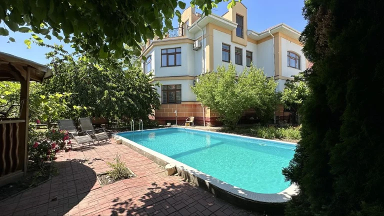 Rent of an autonomous house by the sea in Odessa