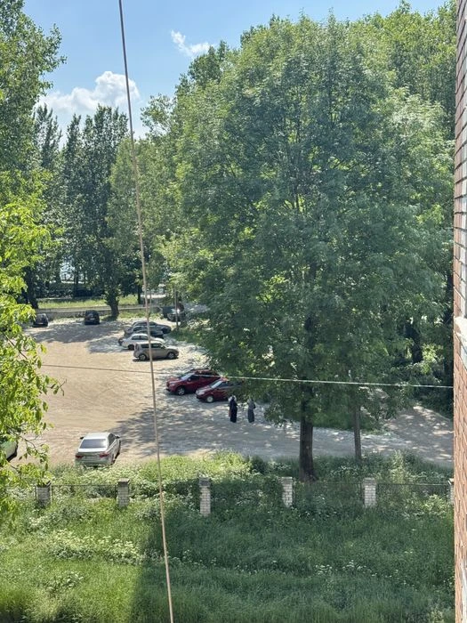 Продається простора 2-кімнатна квартира біля озера