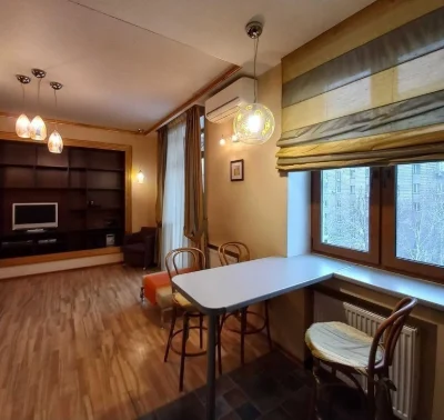 No %! This studio is for you if you value a prestigious location, pl