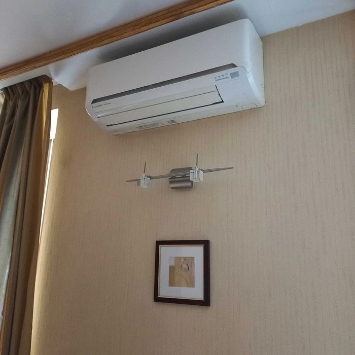 No %! This studio is for you if you value a prestigious location, pl