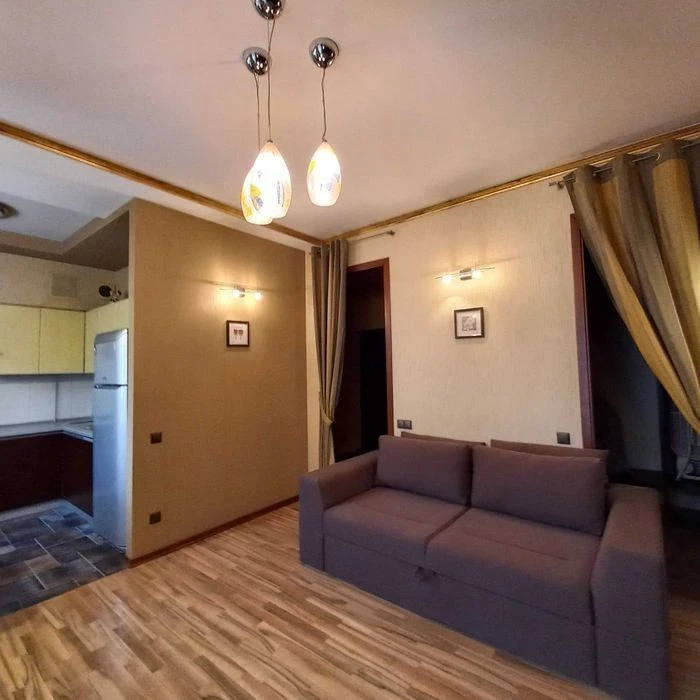 No %! This studio is for you if you value a prestigious location, pl