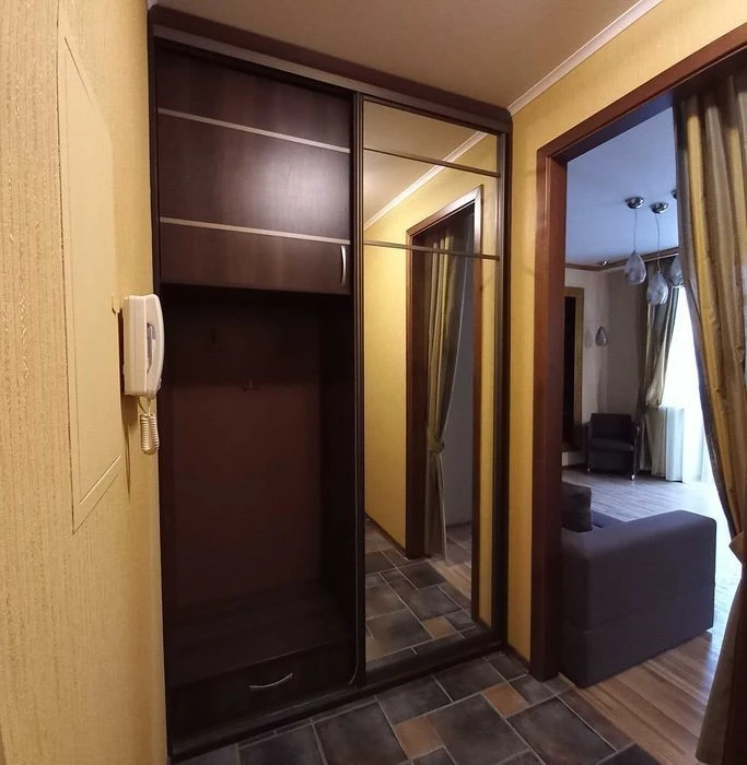 No %! This studio is for you if you value a prestigious location, pl